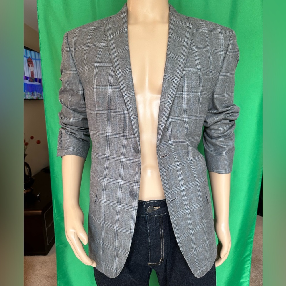 Signature by Michael Strahan grey plaid Sportcoat.  Size 42R